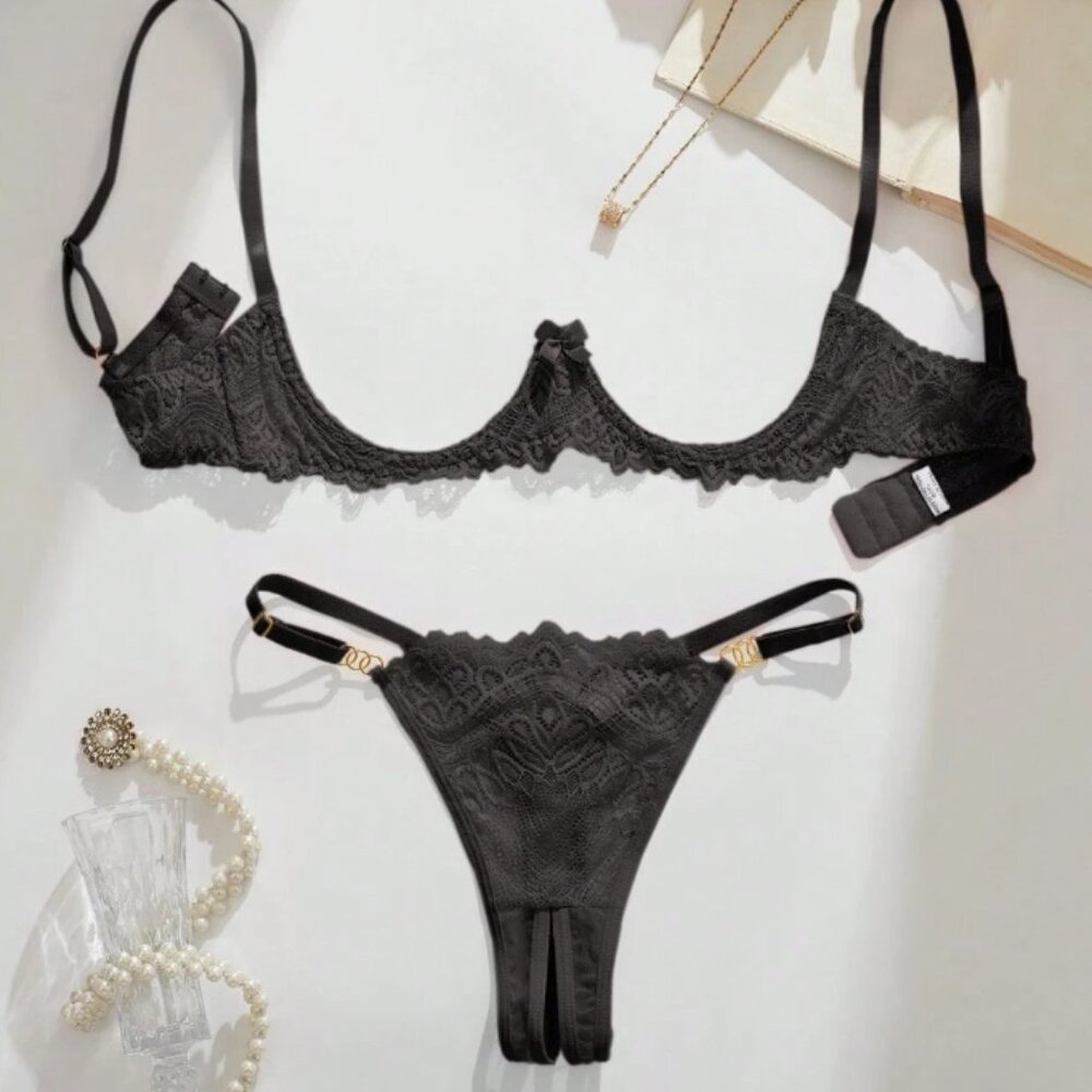 Sexy Lingerie Bra & Panty Set Crotchless, Black – Medium New